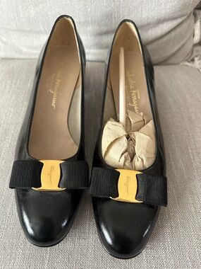 Salvatore Ferragamo Black Leather Vara Bow Flats with Gold Plaque